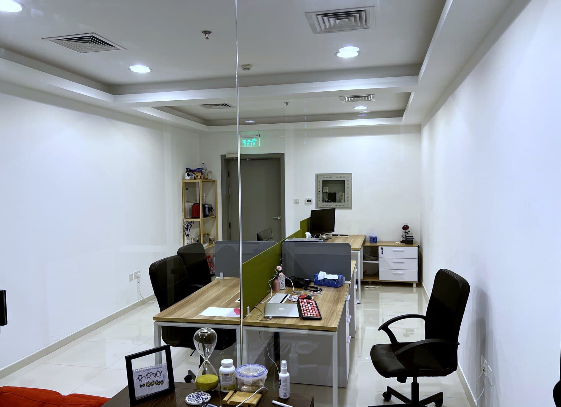 استوديو التصميم في درب أثناء إعداد لقطات ثلاثية الأبعاد لمنتج